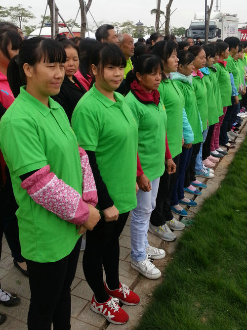 草莓音樂(lè)節(jié)日常保潔1