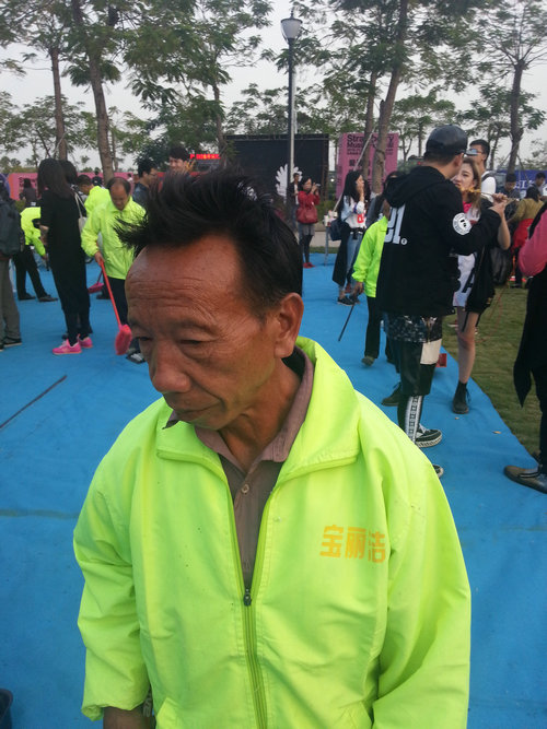 草莓音樂(lè)節(jié)日常保潔11