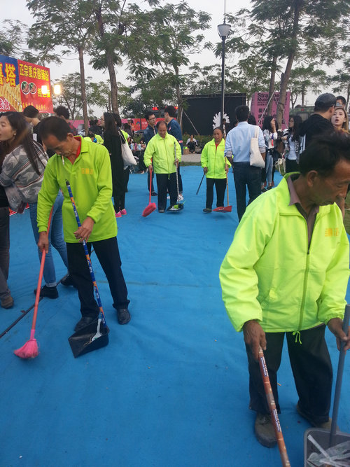 草莓音樂(lè)節(jié)日常保潔12